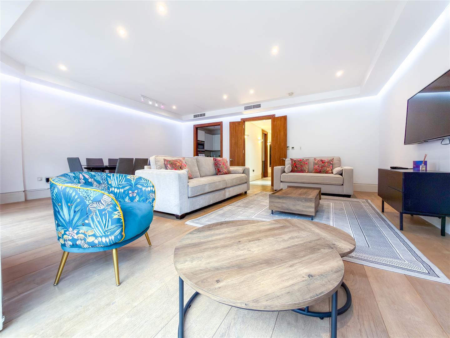 2 bed property in Mount Row, Mayfair